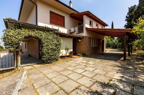 Villa Raffaella — 4-Star Luxury Hotel in Selvatelle, Italy