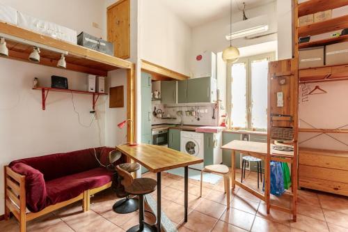 Cozy studio at pedestrian street — 4-Star Luxury Hotel in Rome, Italy