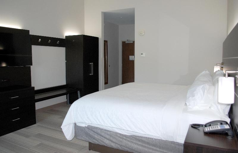 Holiday Inn Express and Suites White Hall by IHG - photo 17