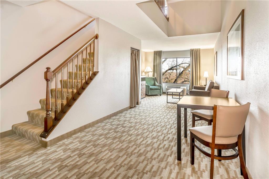 Riverview Inn & Suites an Ascend Collection Hotel - photo 16