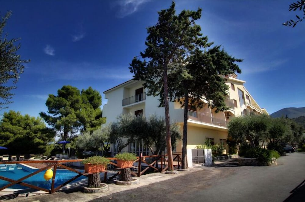 Hotel Guardacosta Surrise — 4-Star Luxury Hotel in Diamante, Italy
