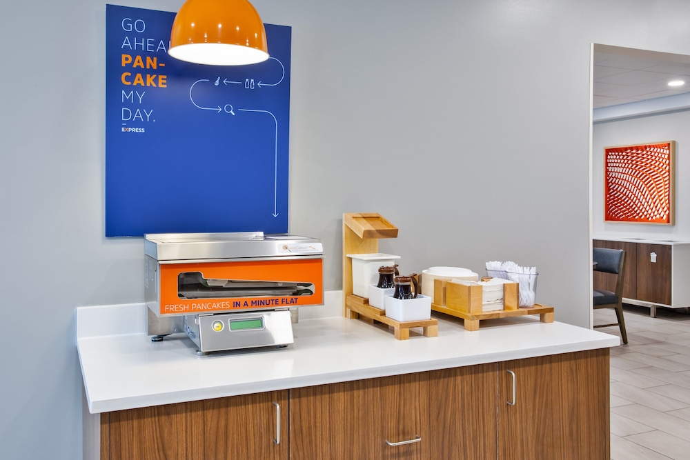 Holiday Inn Express Hotel & Suites Belleville by IHG - photo 53