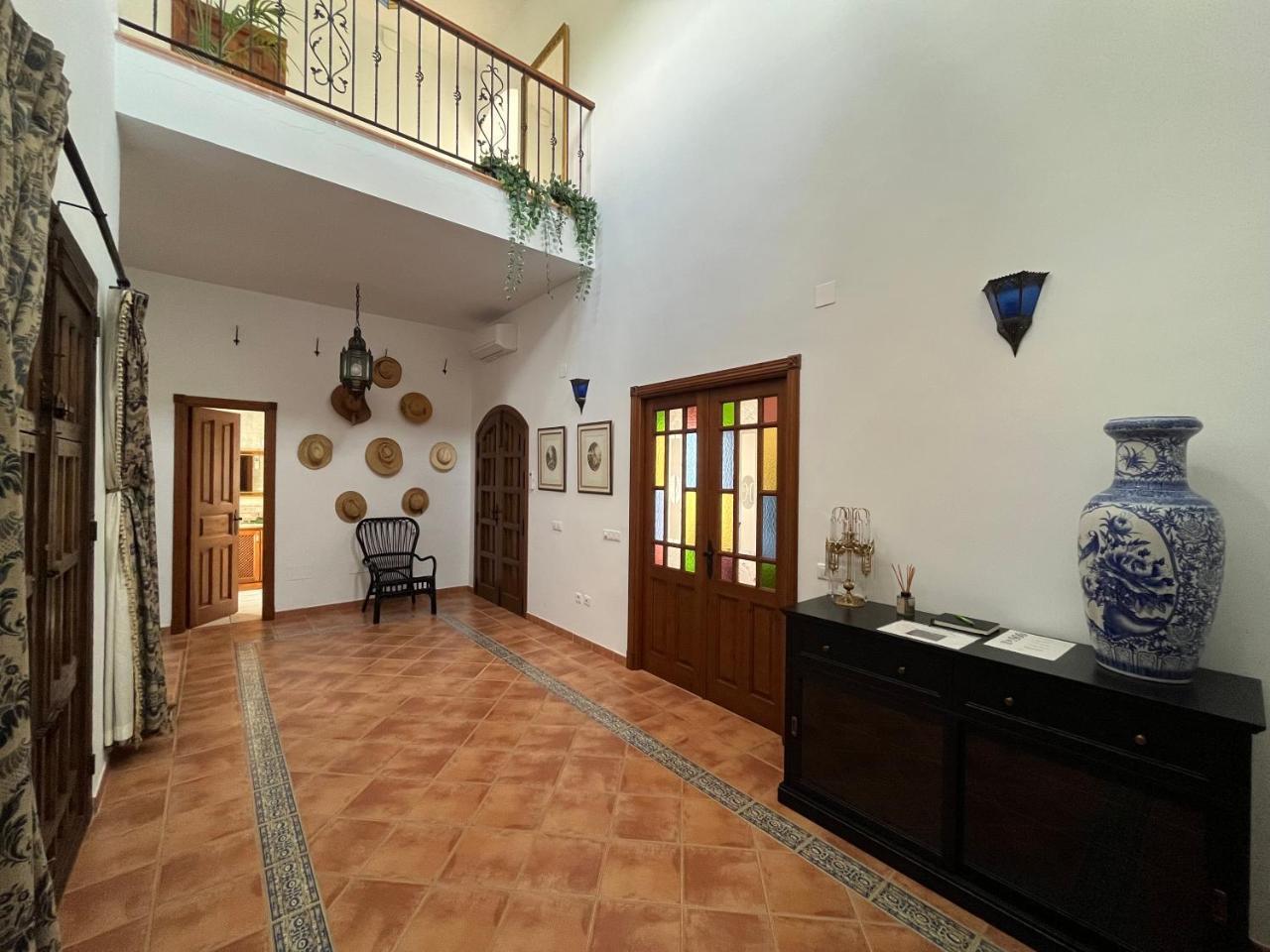 Spacious Villa with Exceptional Views in Malaga — Casarabonela — photo 2