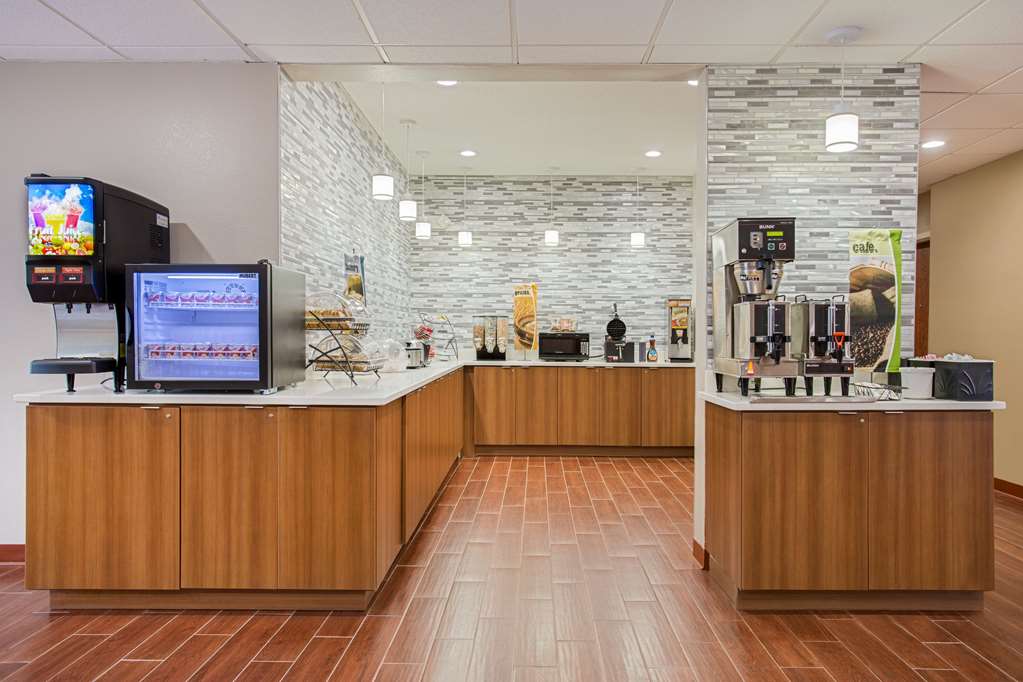 Microtel Inn & Suites by Wyndham Walterboro - photo 15