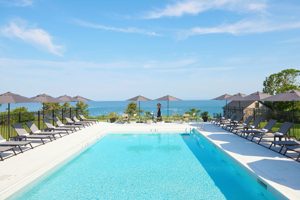 Hotel Moraine — Greenport