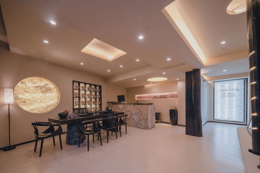 Lijiang Yunmuwan provides breakfast and afternoon tea offers free airport shuttle service paid scenic spot ticket and service and is equipped with a billiard room KTV tea house sauna laundry facilities café and meeting room — 4-Star Luxury Hotel in Lijiang, People's Republic of China