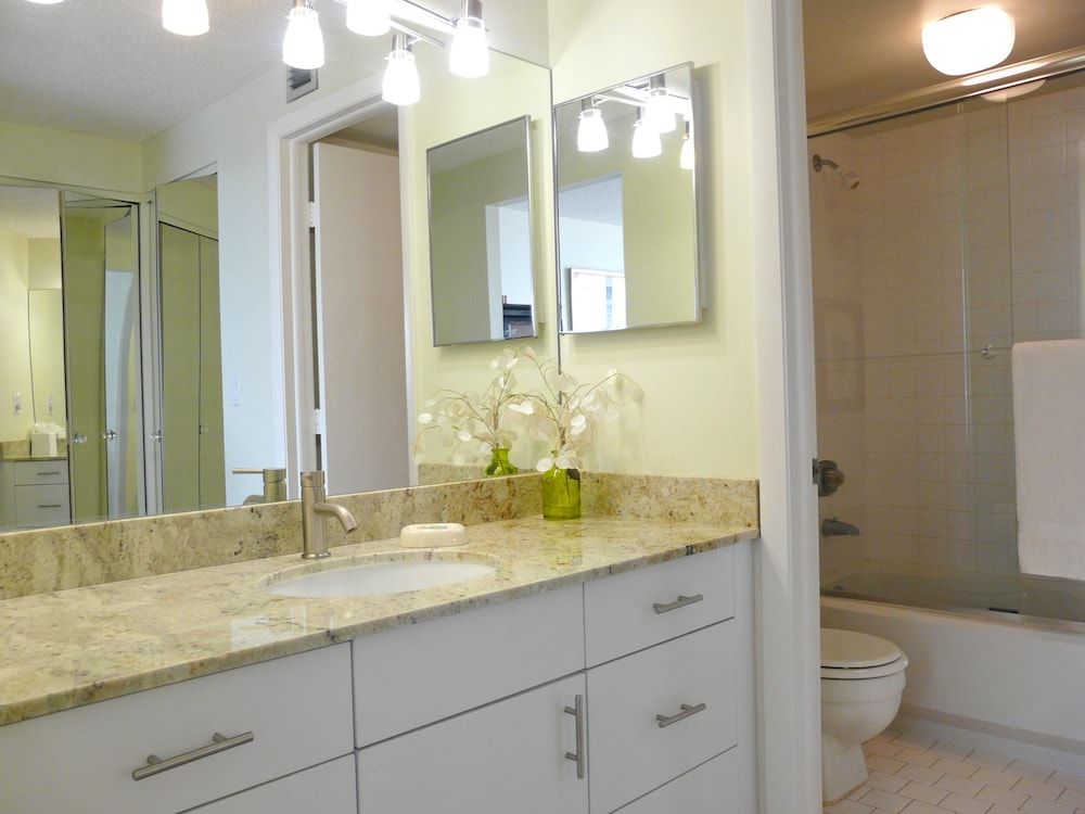 Sst3 1709 South Seas Towers 2 Bedroom Condo by Redawning - photo 4