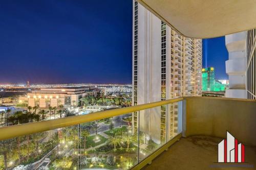 MGM Signature 10 714 1Br Balcony Suite Accessible