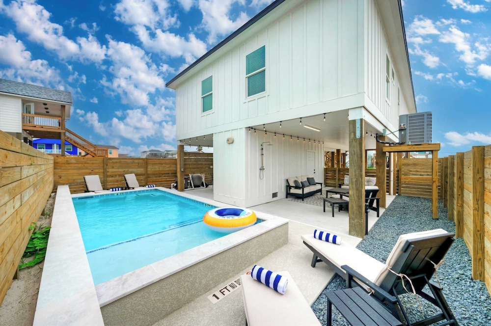 Private Pool by the Nature Preserve Sunset Views Tux Sea Do by AvantStay in Port Aransas, United States