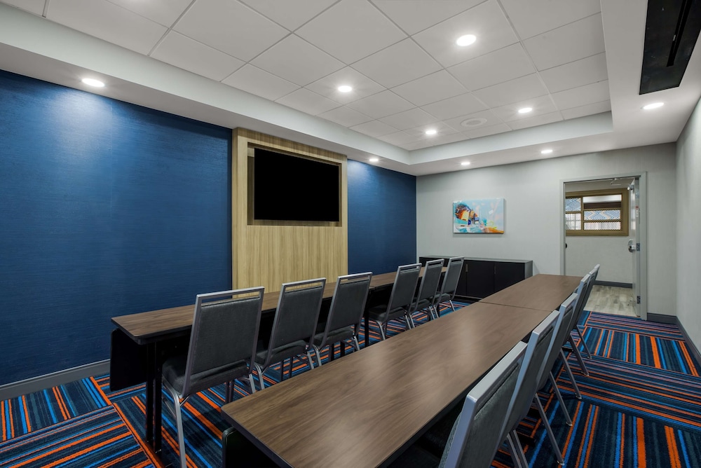 Hampton Inn Linden - photo 32