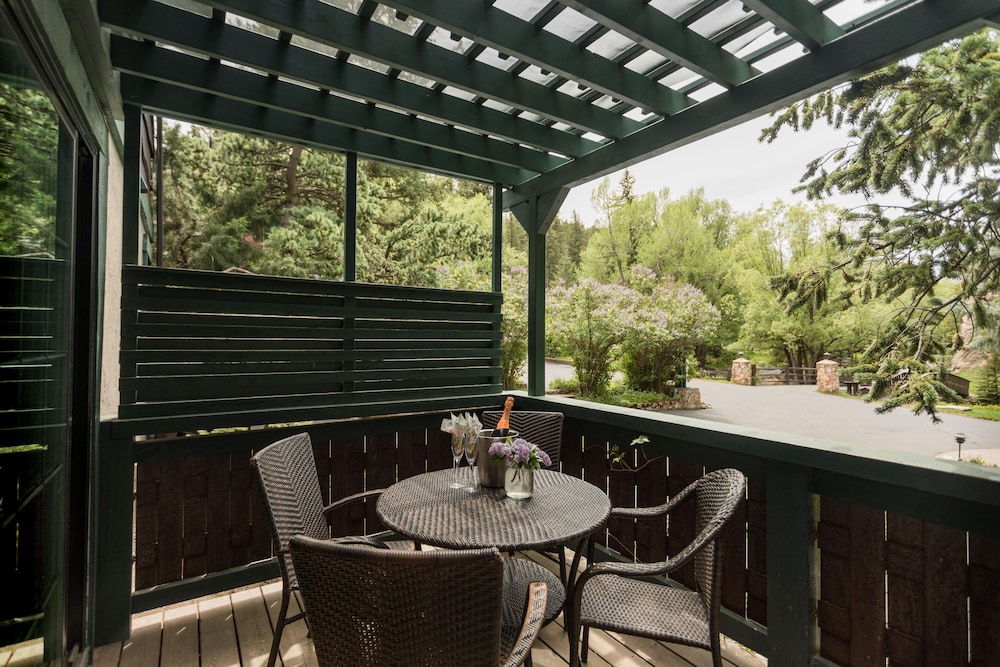 Highland Haven Creekside Inn - photo 105