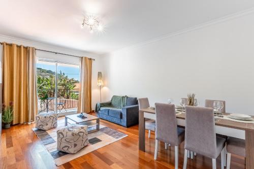 Bright Modern 2BR Apartment Near Cristo Rei — 4-Star Luxury Hotel in Canico, Portugal