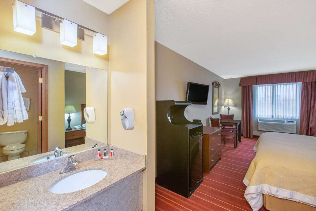 Days Inn by Wyndham Salina I 70 - photo 15