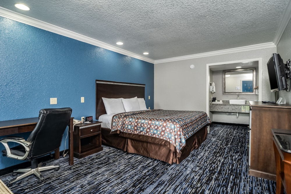 GatorTown Inn - photo 6