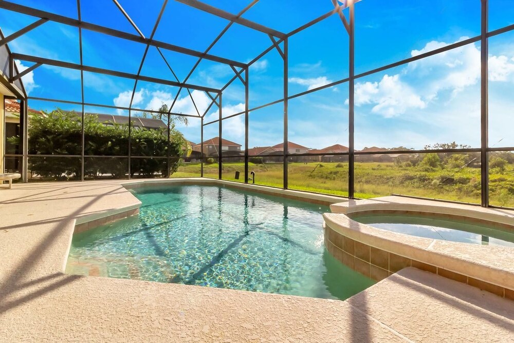 Davenport 6bd 5.5ba Pet friendly Poolhome #6av206 — 4-Star Luxury Hotel in Davenport, United States