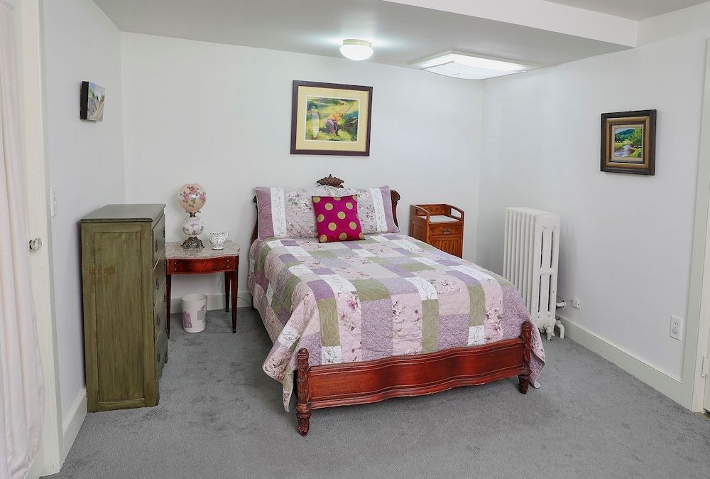 Schwartzs Inn in Kingston, United States