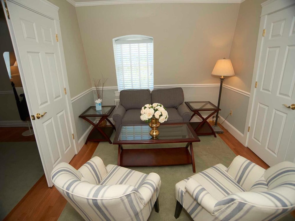 Bellevue Manor - photo 37