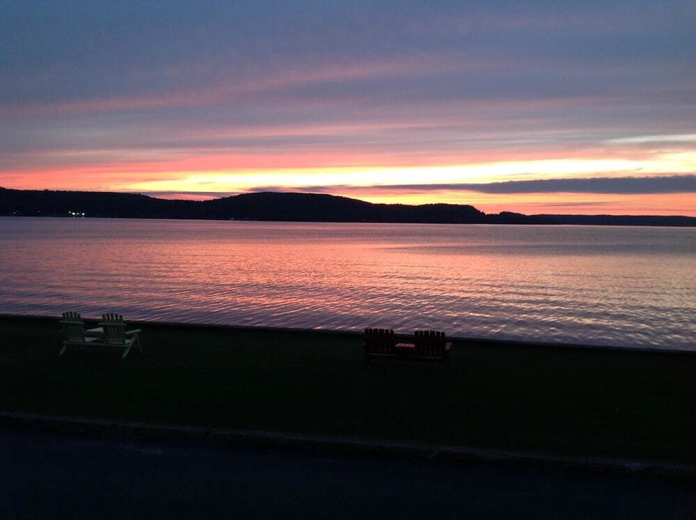 Sunset Motel On The Bay - photo 5