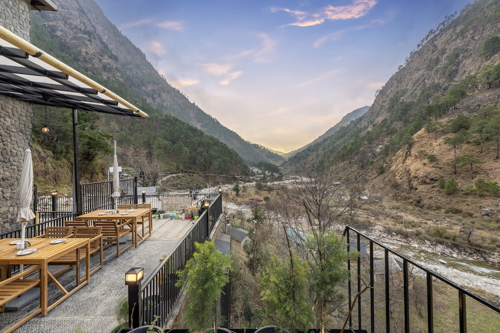 Echor Noah Villa Tirthan Valley — 4-Star Luxury Hotel in Banjar, India