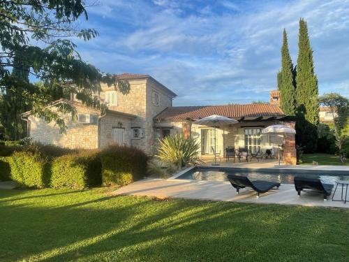 Villa Melissa Istrisches Steinhaus Mit Pool in Guter Lage — 4-Star Luxury Hotel in Sveti Lovrec Pazenaticki, Croatia