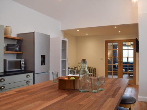 Heather Lea — Unknown City — photo 5