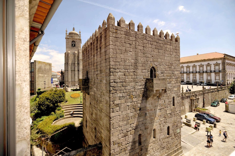 Cathedral Design Apartments — 4-Star Luxury Hotel in Porto, Portugal