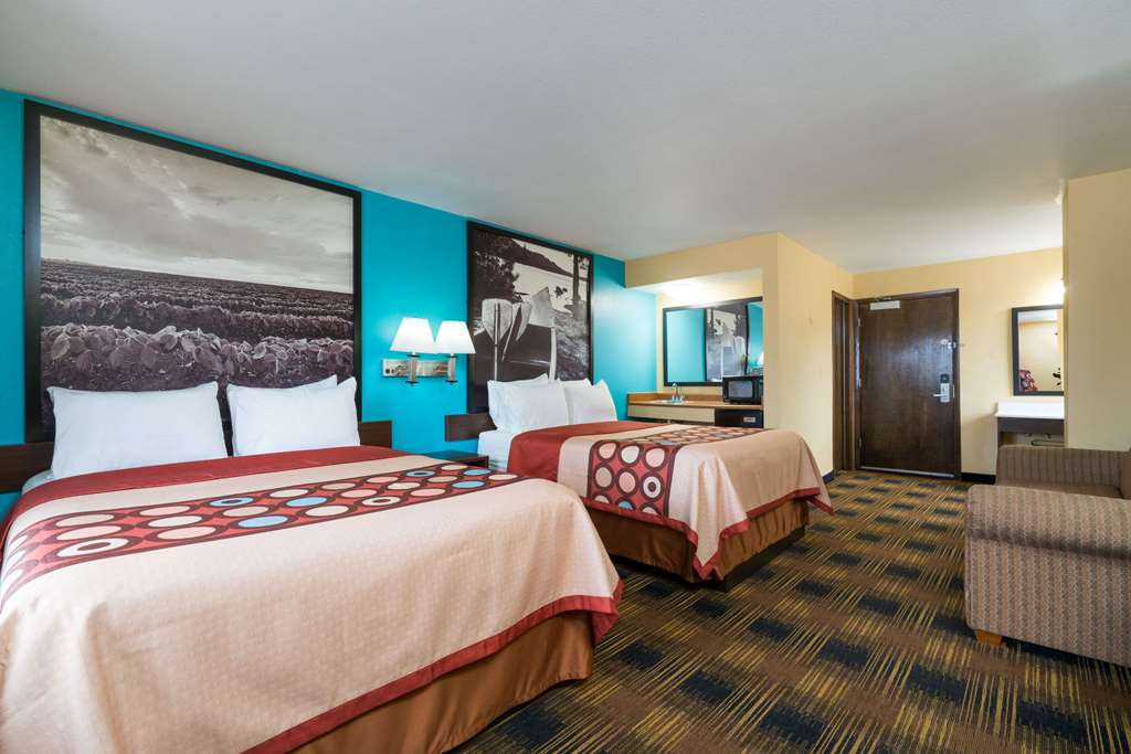 Super 8 by Wyndham Rochester Mayo Clinic Area - photo 14