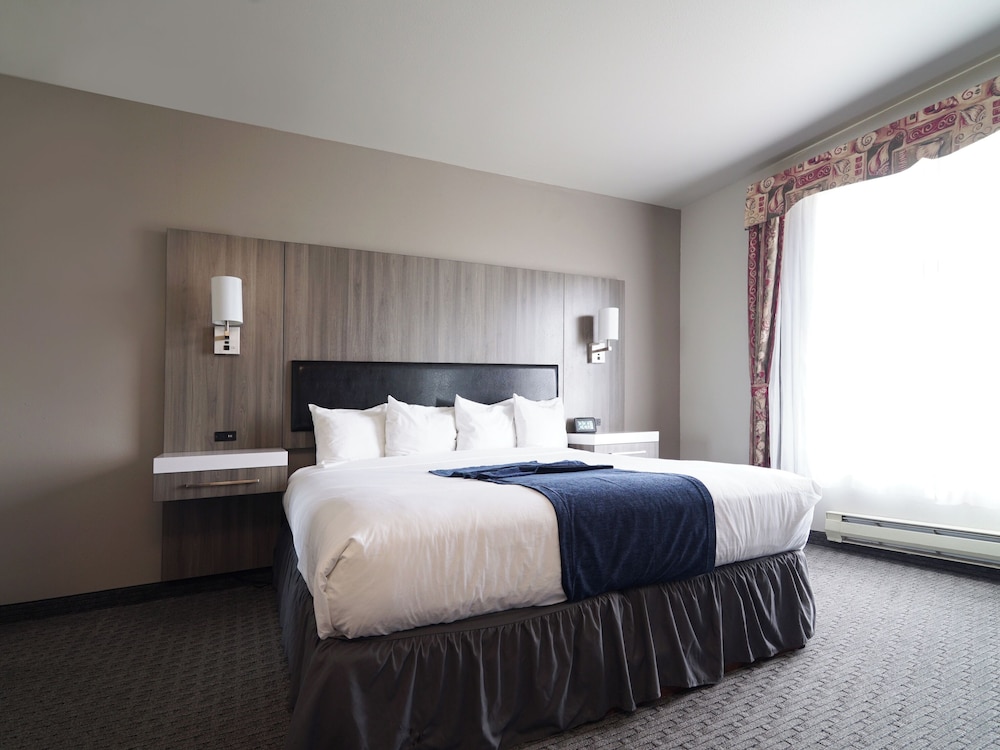 BayVue Hotel Resort and Suites - photo 23