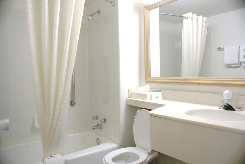Motel 6 Pittsburgh - photo 8