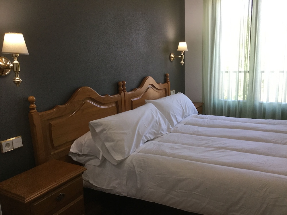 Hotel Cinco Castaños — Candelario — photo 4