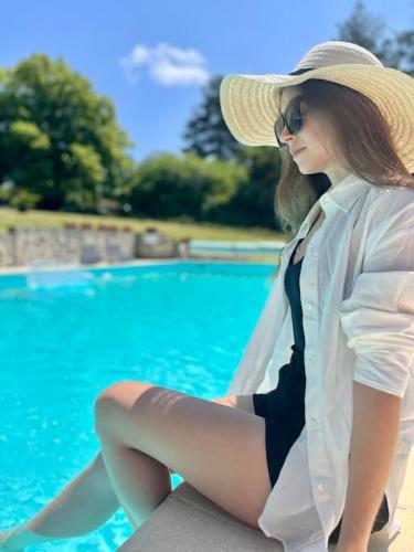 3 4 Cottages Entire Site Private Pool for Relaxing Holidays & Special Occasions near Aubeterre — hotel in Saint-Romain-De-Colbosc