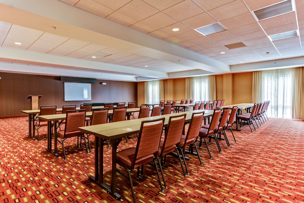 Courtyard by Marriott Bridgeport Clarksburg - photo 34