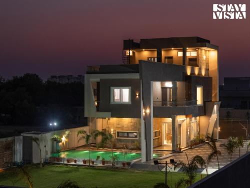 StayVista at Pinkal Farms with Pool Lawn Wi Fi — 4-Star Luxury Hotel in Jaipur, India