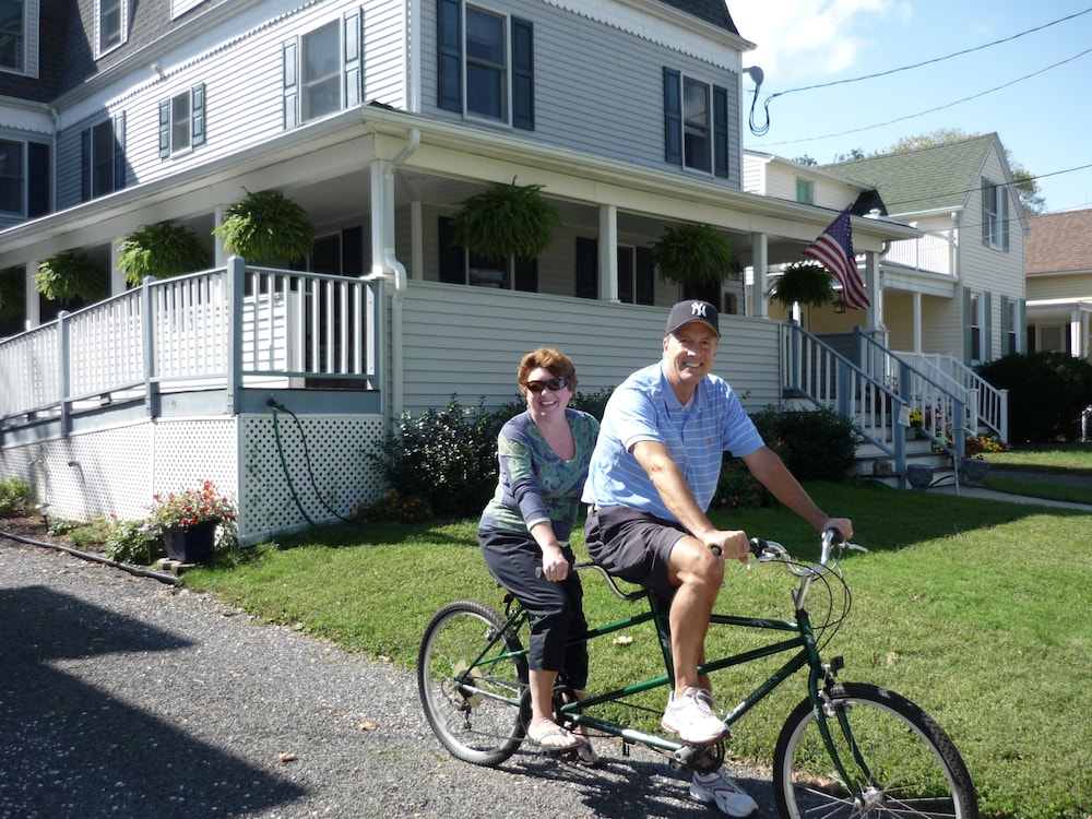 Tandem Bike Inn - featured photo