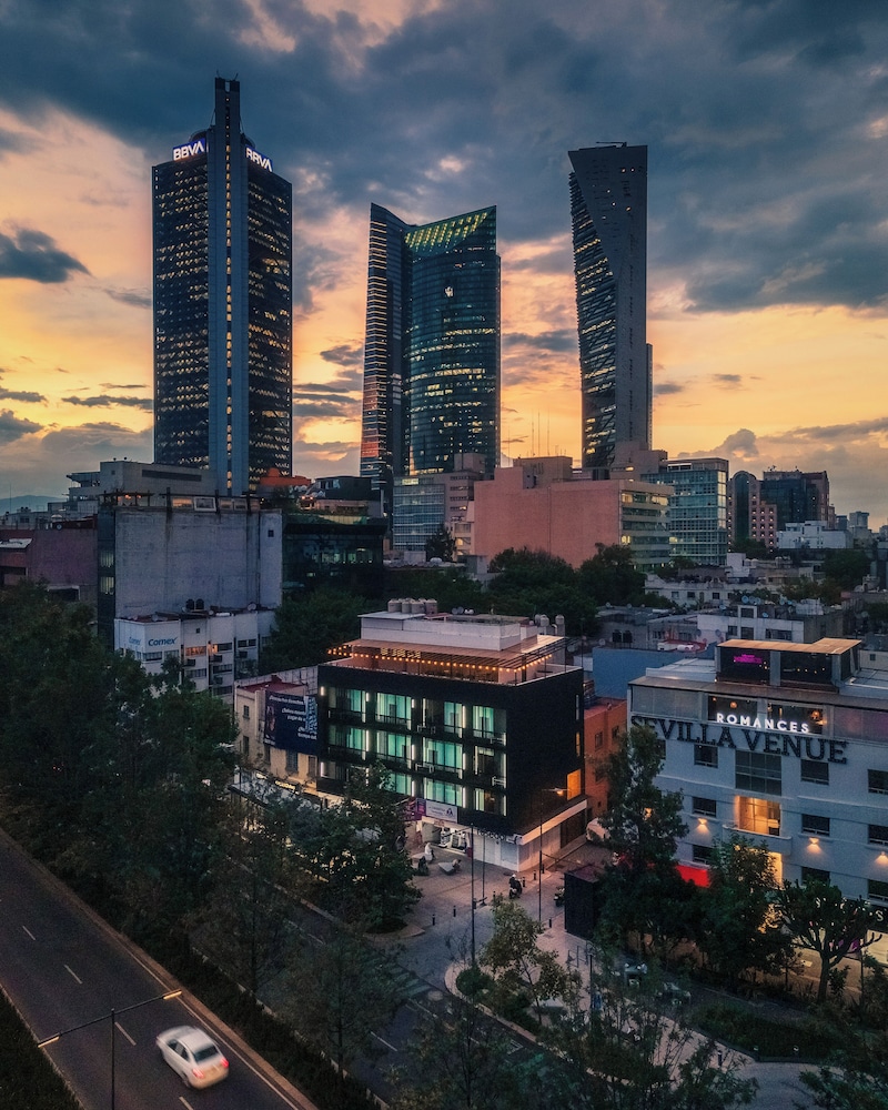 ZIELO Rentals Londres — 4-Star Luxury Hotel in Mexico City, Mexico