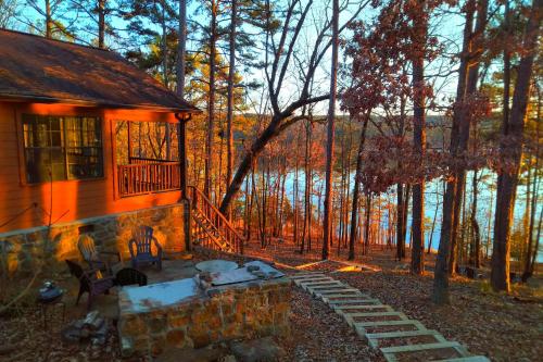 Greers Ferry Lake Cabin — 4-Star Luxury Hotel in Heber Springs, United States