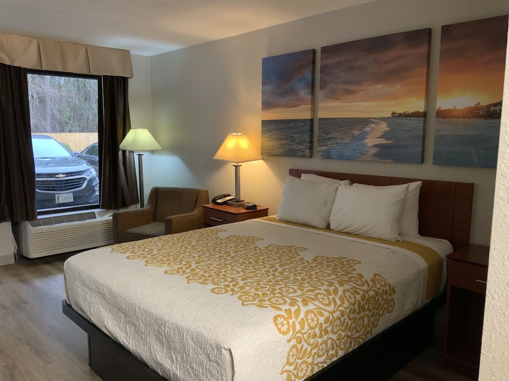 Days Inn by Wyndham Lake City I 10 - photo 6