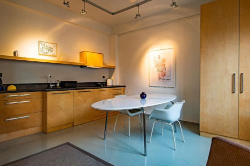 Artistic Spacious Studio Apartment next to metro Monastiraki — 4-Star Luxury Hotel in Athens, Greece