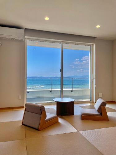 Quayth L キース in Shirahamacho-Usazakiminami, Japan