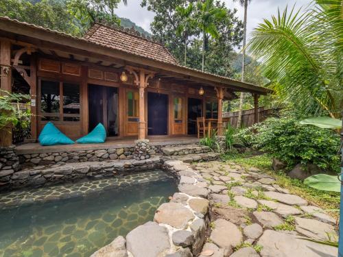 Aruna les - carbon neutral hotel in Unknown City