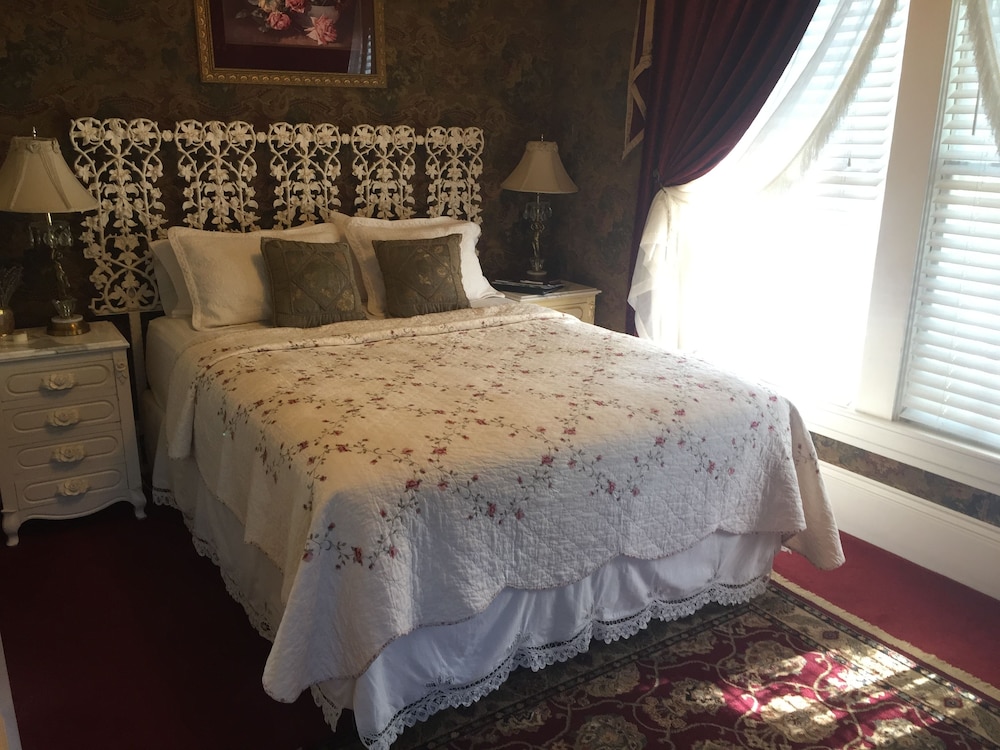 Weaverville Whitmore Inn - photo 11