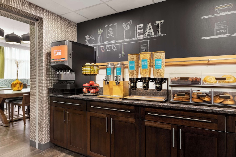 Hampton Inn Quakertown - photo 24