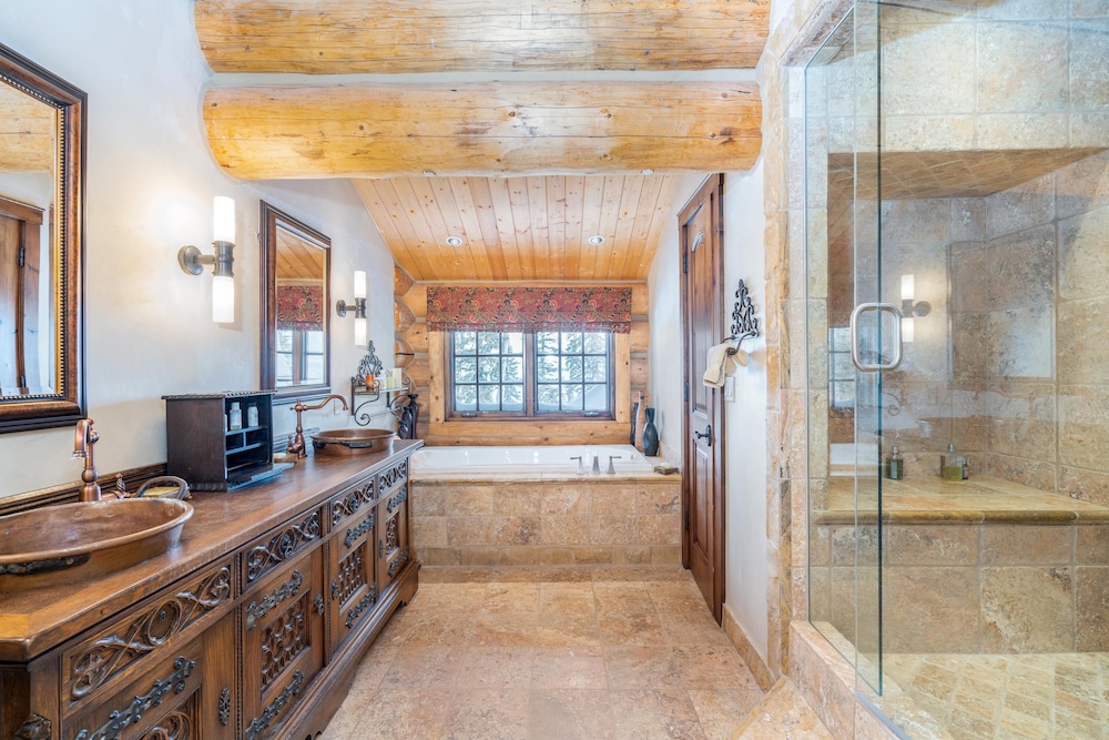 Hilltop Hideaway Expansive Views From This Private Estate Hot Tub Pool Table - photo 9