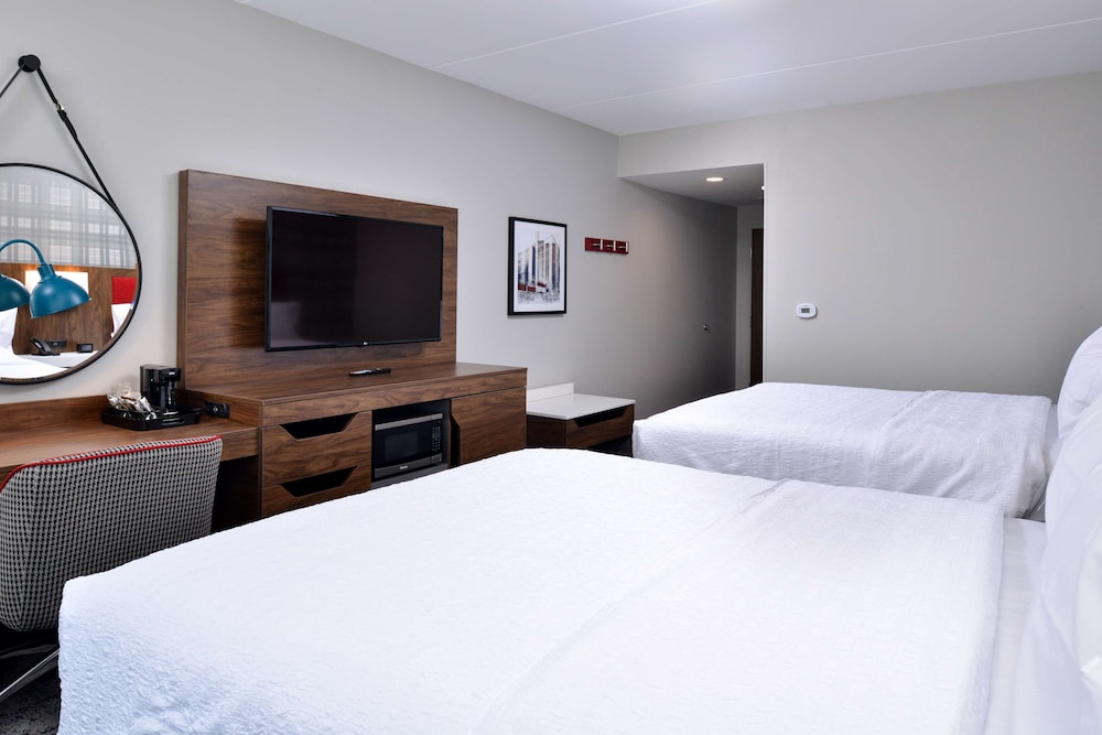 Hampton Inn & Suites Greensboro Downtown - photo 9