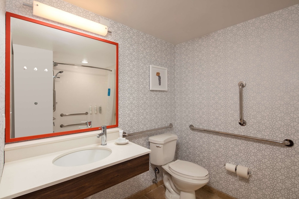 Hampton Inn & Suites El Paso Airport - photo 39