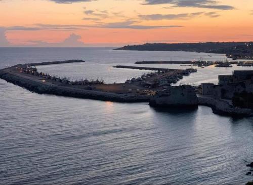 Le casette nel cortile in Sciacca, Italy