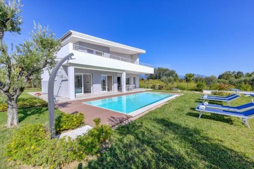 Villa Easy Life by Garda FeWo — 4-Star Luxury Hotel in Moniga Del Garda, Italy
