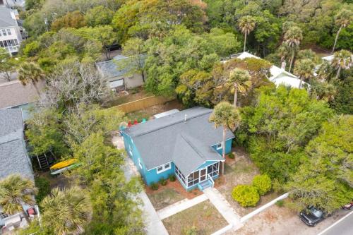 208 W Ashley Central Location 2 Mins to the Beach in Folly Beach, United States