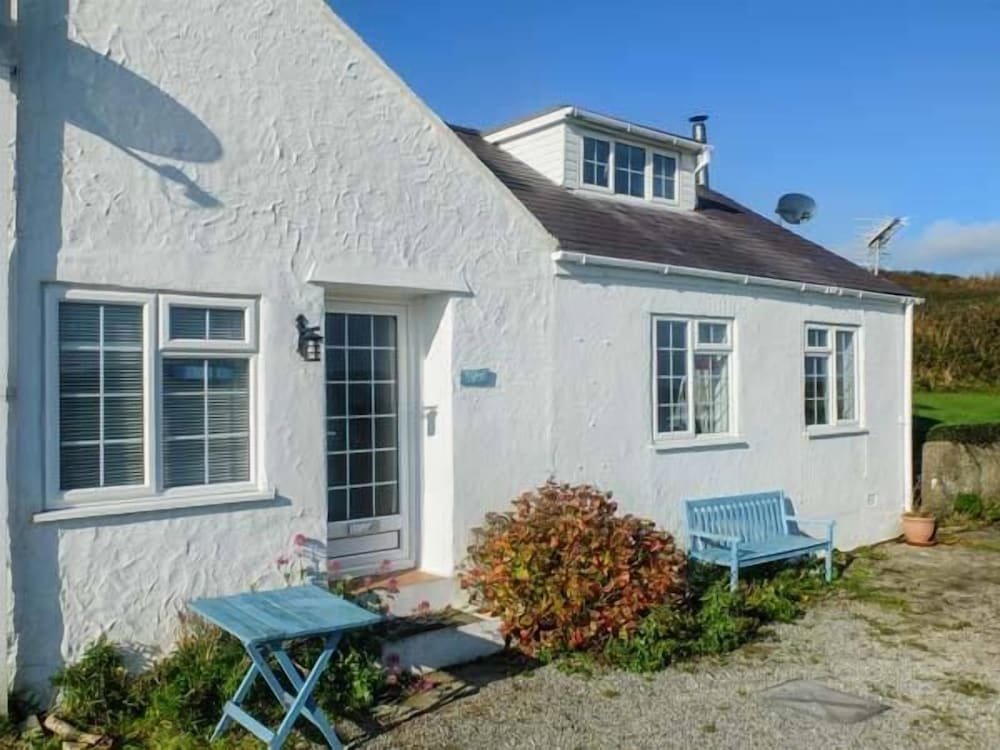 Y Lleiaf - carbon neutral hotel in Holyhead