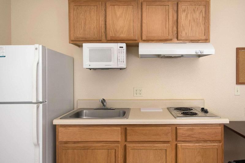 WoodSpring Suites Kansas City Mission - photo 7